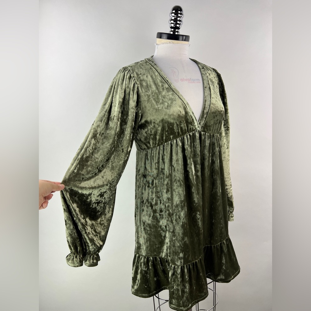 💚 3220. Velour Green V-Neck Mini Dress